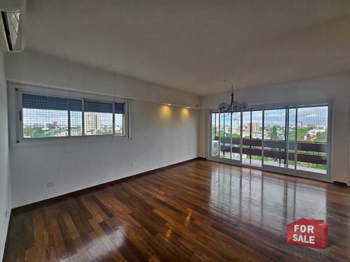 Extraordinario Piso De 3 Ambientes Con Dependencia, Cochera Y Balcón