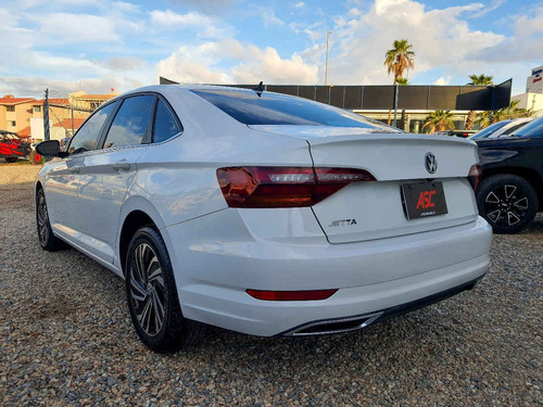 Imagen 3 de 15 de Volkswagen Jetta 2019 4p Highline L4/1.4/t Aut