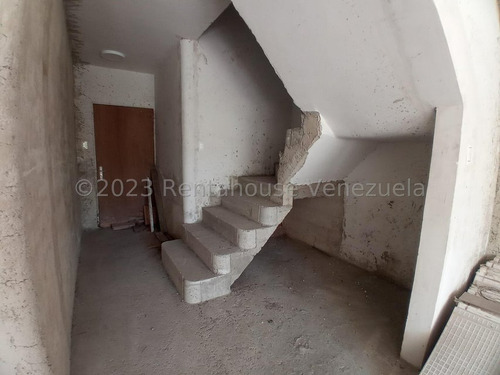 Imagen 14 de 16 de Obra Gris Cocina En Mampostería Con Tope De Granito. Baño En Planta Baja Remodelado Tanque De Agua Subterráneo, Línea Cantv. Conjunto Exclusivo De Solo 52 Th. Agua De Pozo. Vigilancia Privada 24 Hrs.