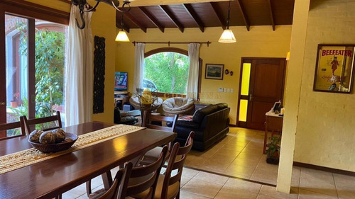 Hermosa Casa - Consulte!!!!!- Ref: 4134
