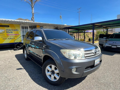 Imagen 3 de 17 de Toyota Fortuner 4x4