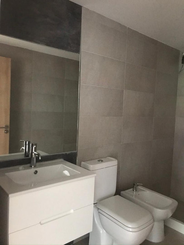 Apartamento 3 Dormitorios ,sobre Principal Avenida