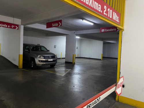 Ariendo Estacionamiento Edificio Congreso