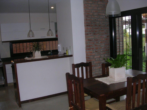 Imagen 8 de 29 de Casa De 3 Dormitorios En Venta Con Pileta Y Galería Hostal Del Sol