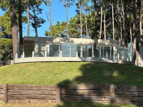 Casa En Venta - 4 Dormitorios 4 Baños - Cochera - 1.300mts2 - Pinamar