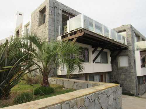 Apartamento En Venta, Montoya, 3 Dormitorios- Ref: 73