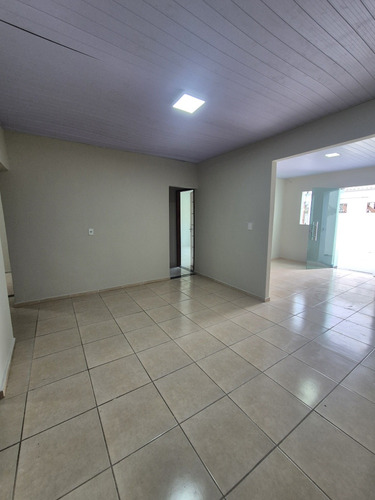 Aluga-se Uma Casa No Conjunto Canaranas-manaus Am
