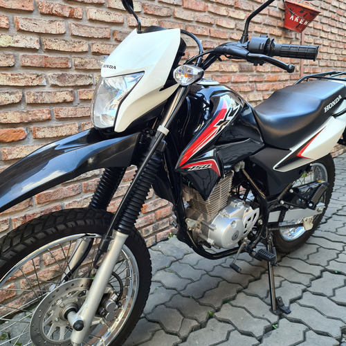 Honda Xr150l 2017 Color Negro En Exelente Estado.