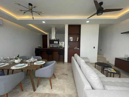Casa De 3 Rec. En Privada Con Paneles Solares, Cerca De Altabrisa. Boreana
