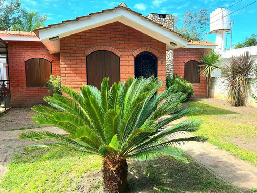 Imagen 2 de 28 de 2 Casas Independientes En Un Terreno Con Piscina, La Falda