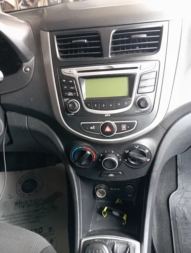 Hyundai Accent 1.6l 4 p