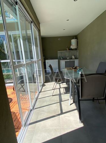 Venta Casa 4 Ambientes Cochera Piscina. Ituzaingo