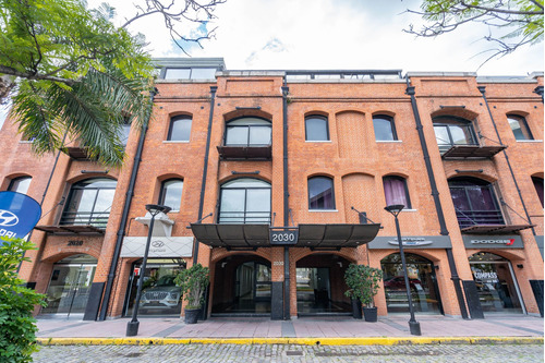 Venta Oficina O Vivienda  Con Balcon Puerto Madero