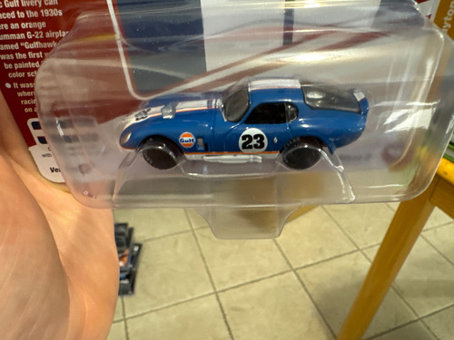Johnny Lightning 1965 Shelby Cobra Daytona Coupe Gulf 1/64 Color Azul Marino