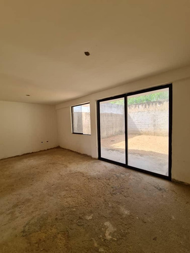 Imagen 4 de 13 de Amplio Townhouse En Obra Gris, Tazajal
