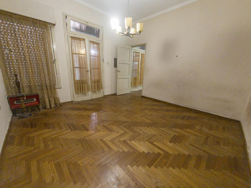 Casa 3 Amb, Lote 8,66 X 18 M En Devoto (nazarre Al 5200)
