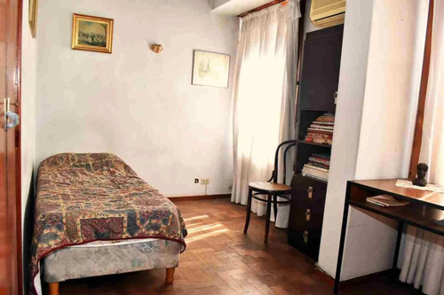 Casa En Venta - 4 Dormitorios 2 Baños - Cochera - 246mts2 - Villa Real