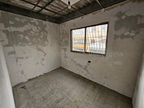 Casa En Alquiler En Catia Calle Panamerica Eu 24-29164
