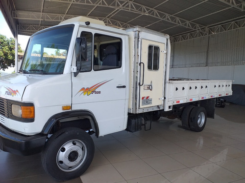 Imagem 3 de 7 de Caminhão Cabine Suplementar Mb 710 2003/2003