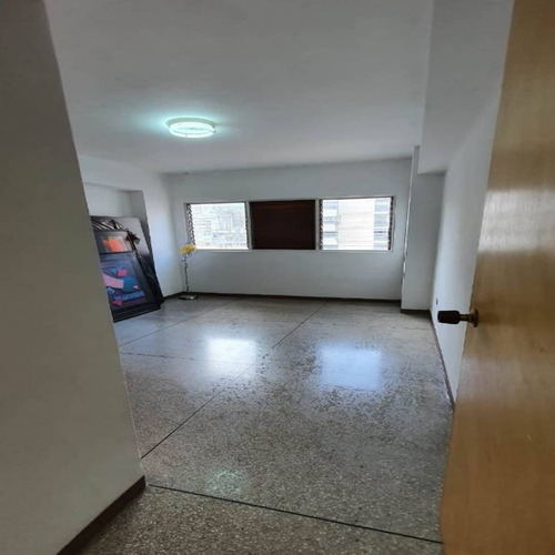 Bello Apartamento De 86 Mtrs2 Con 4 Habitaciones Y 2 Baños Se Vende Ubicado En La Candelaria - Av Universidad