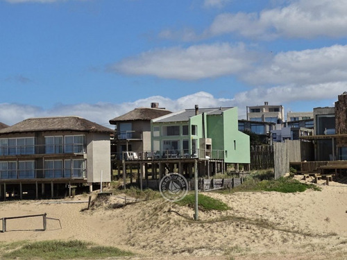 La Viuda Alegre En Punta Del Diablo