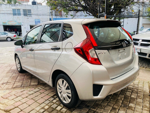 Imagen 5 de 11 de Honda Fit Cool 2015