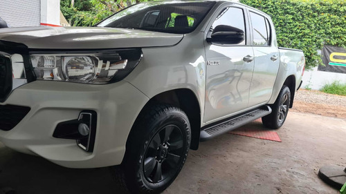 Toyota Hilux 2.8 Cd Srv 177cv 4x4 At 2020
