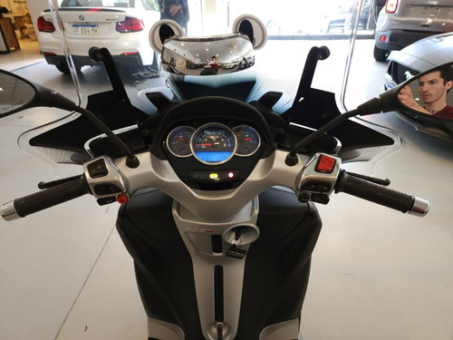 Imagen 15 de 25 de Piaggio Mp3 Yourban 300cc Hoferekautomotores