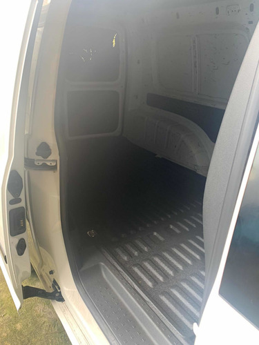 Imagen 10 de 14 de Volkswagen Caddy 1.6 Maxi Std 5 Vel Ac 2017