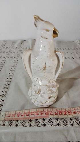 Antigua Aguila De Porcelana Blanca Con Filetes Dorados. 1940