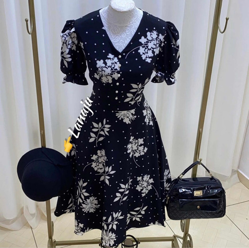 Imagem 7 de 9 de Vestido Rodado Midi Preto Estampado Suzy