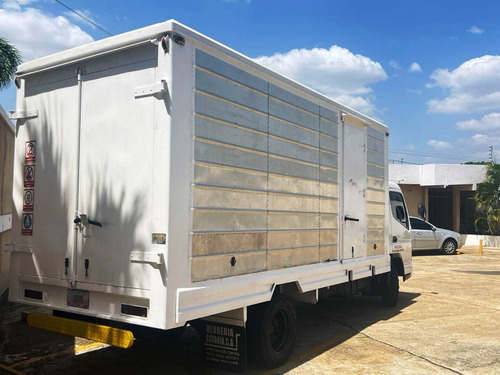 Mitsubishi Canter Fuso 2015