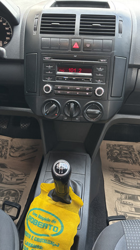 Volkswagen Polo Sedan 1.6 Vht Total Flex 4p