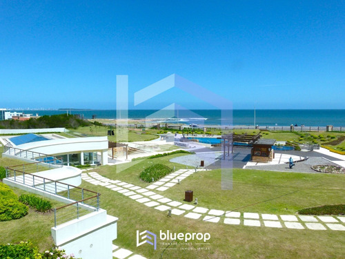 Imagen 1 de 14 de Apartamento Para La Venta Frente A Playa Mansa En Punta Del Este. 4 Dormitorios.