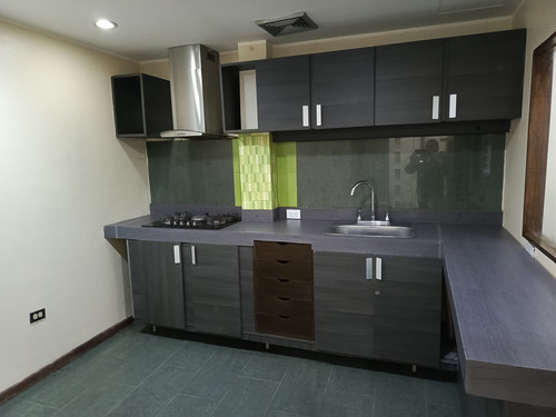 Alquilo Local/ Oficina 52m2 En Casa Comercial Urb. Los Caobos