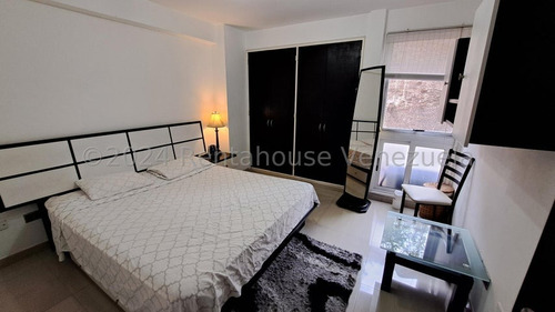 Precioso Apartamento, En Venta, En Santa Ines. 24-25124
