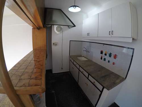 Apartamento Un Dormitorio Al Frente, Luminoso, Impecable,