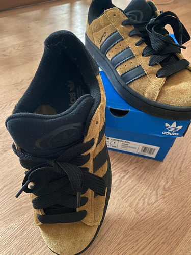 Adidas Campus 00s. Color Camel/negro. Talle 40 (Usado)