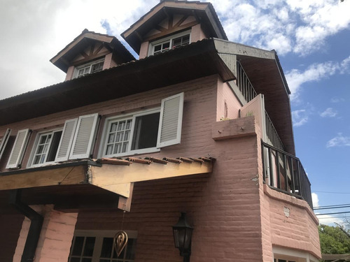 Hermosa Casa De Época En Un Entorno Increíble Y Único, Ubicada Sobre Un Exclusivo Cul De Sac
