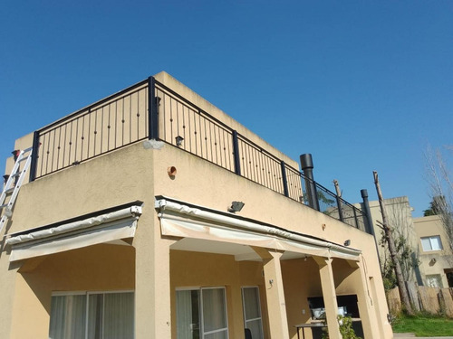 Casa En Venta - 3 Dormitorios 4 Baños - Dique Luján