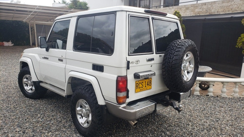 Toyota Land Cruiser 2011 4.0 Grj71 Blindada Macho