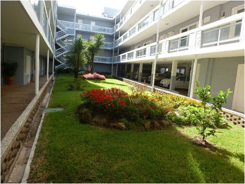 Imagen 10 de 12 de Apartamento En Venta Frente Al Mar, 1 Dormitorio , Punta Del Este