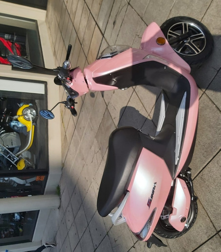Imagen 6 de 25 de Scooter Eléctrico Sunra Grace Litio Moto Okm Rosa V