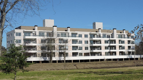 Imagen 2 de 25 de Departamento En Venta De 3 Ambientes En Condominio Del Lago