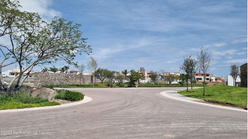 Milenio Terreno Residencial De 251 M2 En Venta Rah932