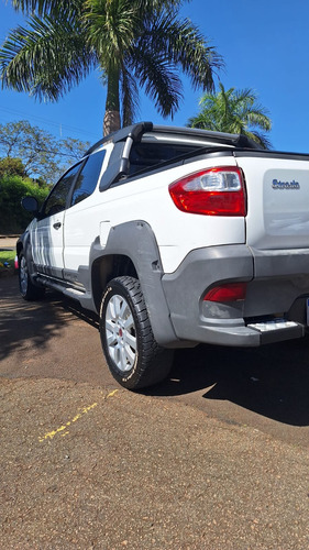 Fiat Strada 1.8 16v Adventure Cab. Dupla Flex 3p