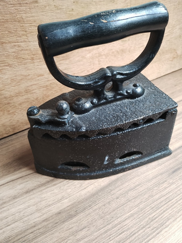 Ferro Antigo A Carvão Com 5 Furos/muito Decorativo (Usado)