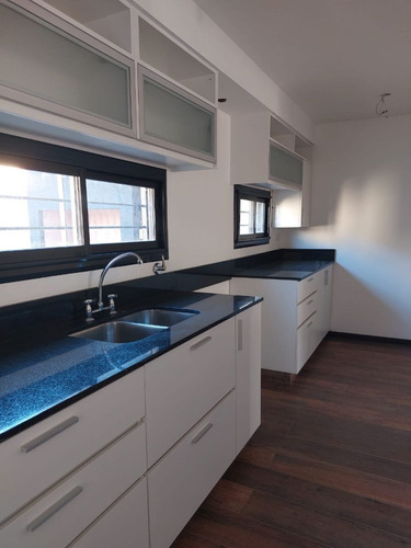 Imagen 7 de 16 de Venta De Hermoso Chalet Reciclado A Nuevo En Ituzaingo Norte