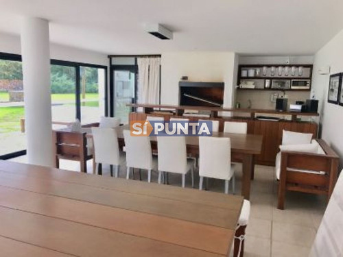 Imagen 16 de 17 de Apartamento En Venta, Frente Al Mar