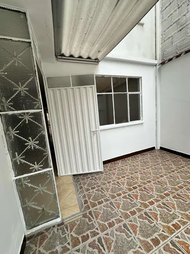 Apartamento De 2 Habitaciones Y 1 Baño Con Un Un Patio Grand